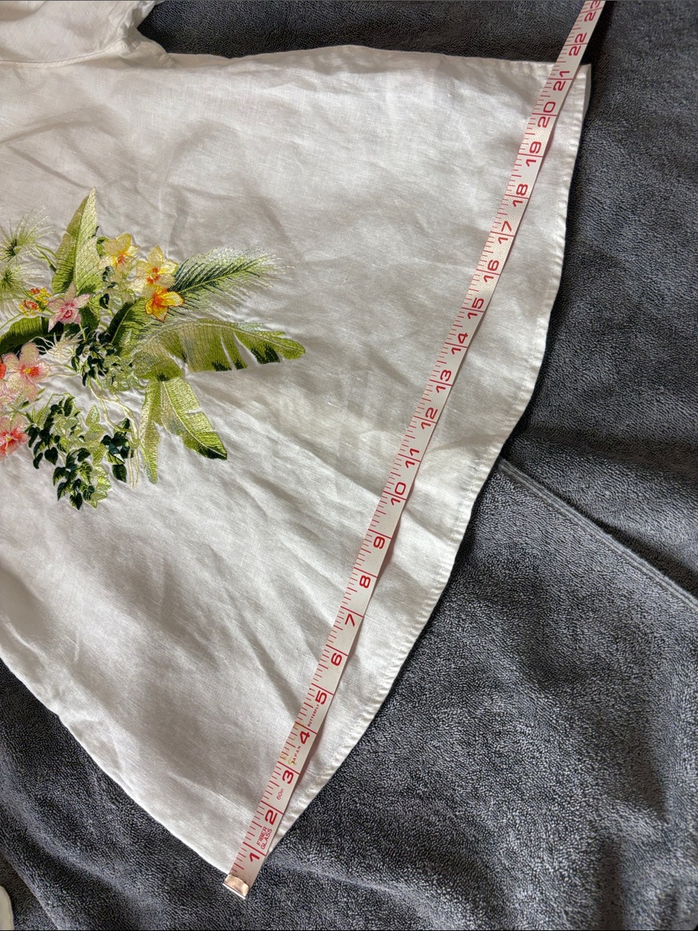 Tommy Bahama women’s White 100% Linen Colorful Floral Accent Button-Up Shirt S/P - Picture 14 of 14